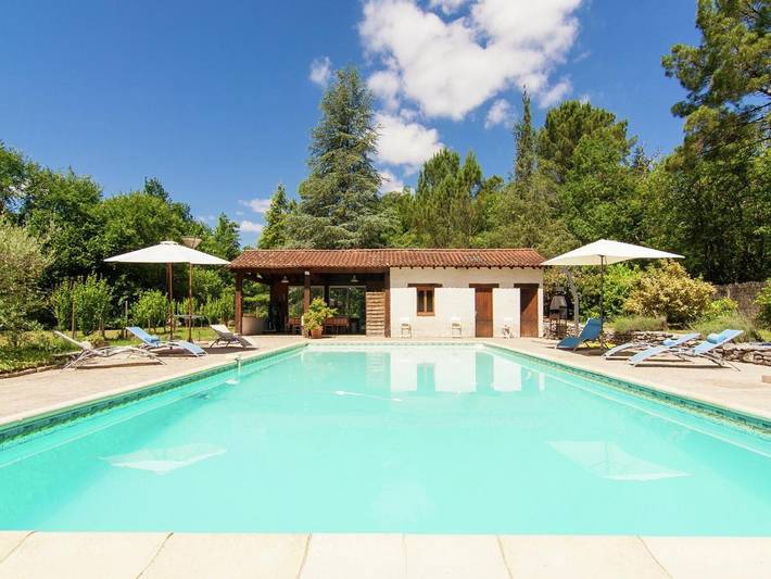 Location de vacances pour 12 personnes, avec Jacuzzi et Terrasse ainsi que Jardin et Piscine à Bourgnac
