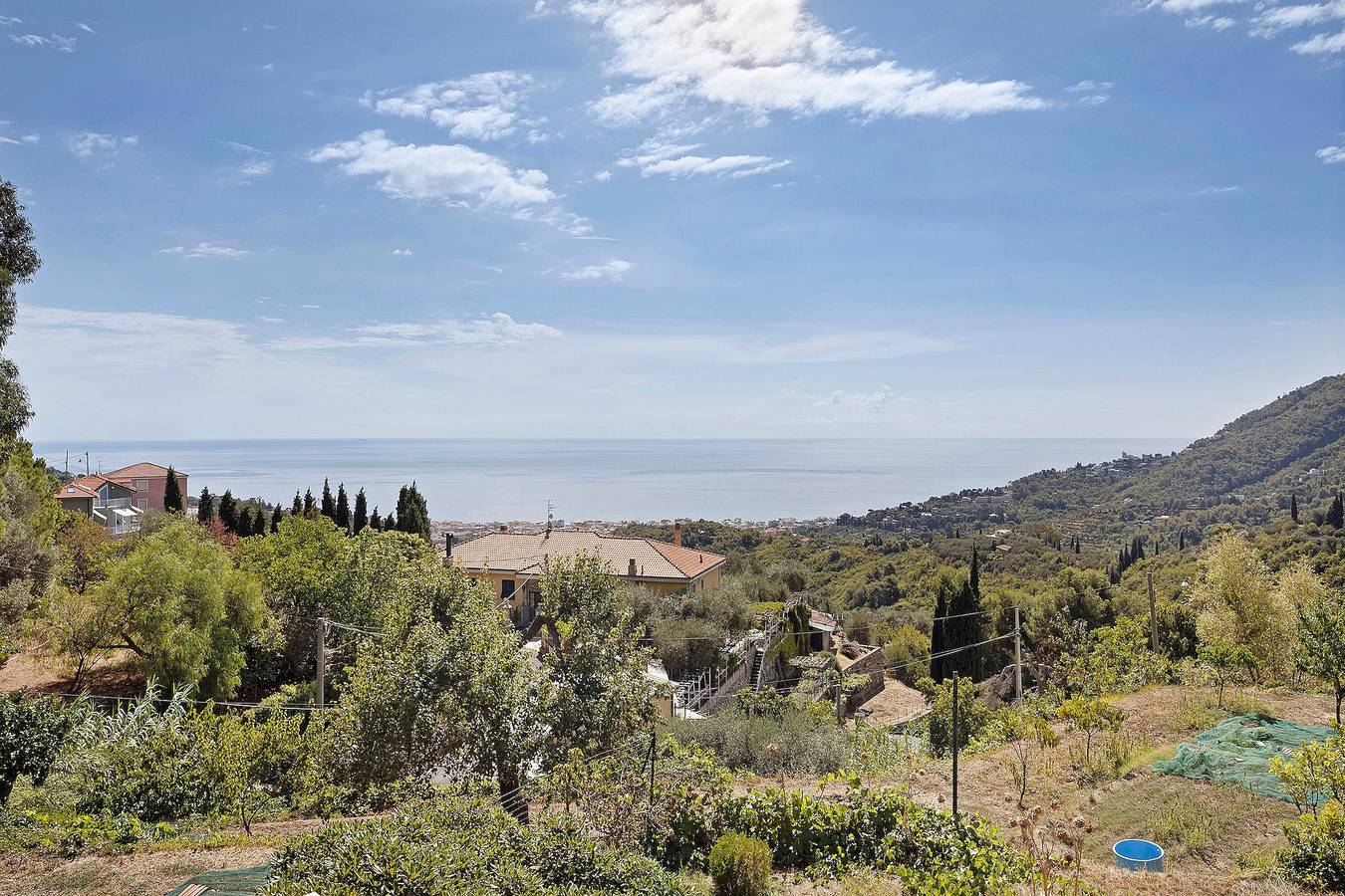 Apartamento entero, Apartamento "La Colombera" que admite mascotas, con vistas al mar, jardín y Wi-Fi in Moglio, Alassio