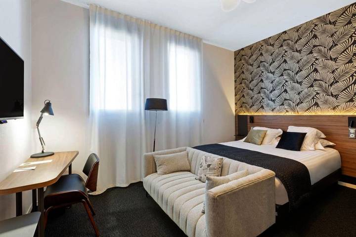 Hôtel pour 4 personnes, avec piscine ainsi que sauna et terrasse
