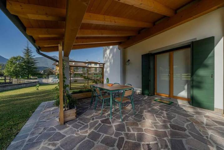 Location de vacances pour 5 personnes, avec Balcon et Terrasse ainsi que Jardin et Vue à Tolmezzo