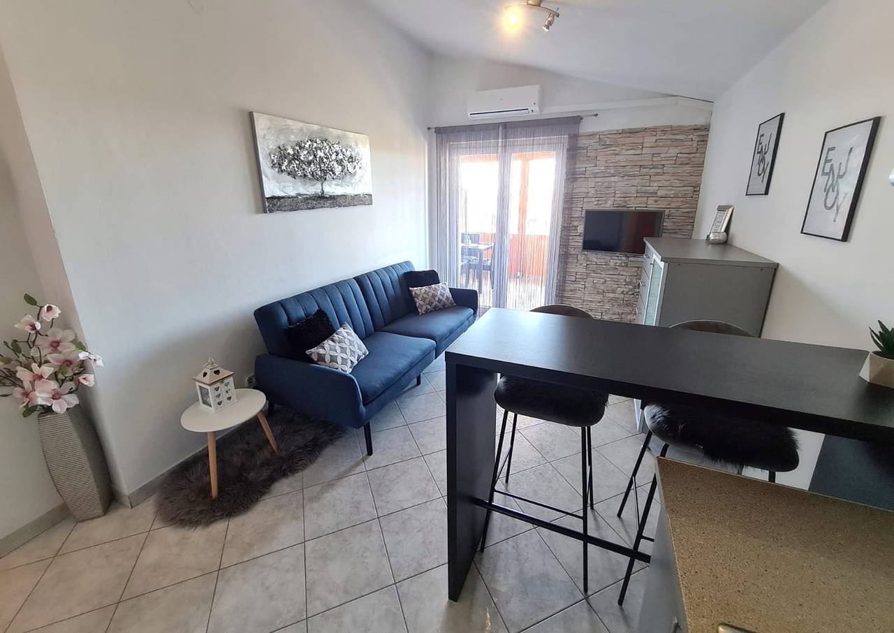 Cały apartament, Apartament wakacyjny dla 2 osób z balkon/ taras in Pakoštane, Zadar