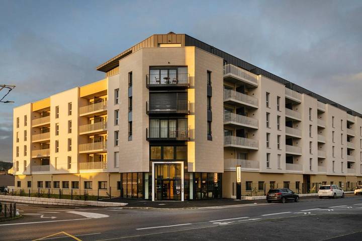 Appart’hôtel pour 2 personnes, avec vue et sauna ainsi que jardin et piscine