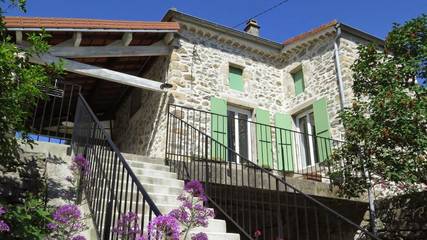 Gîte pour 8 personnes, avec jardin et terrasse à Laurac-en-Vivarais