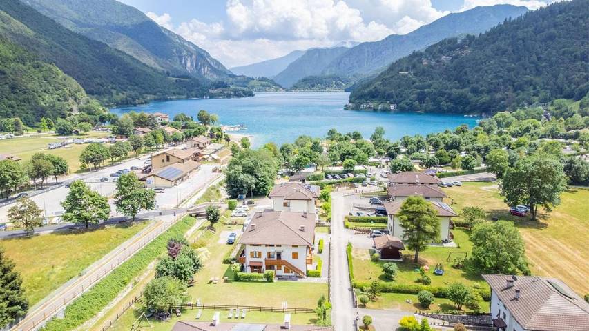 Ferienwohnung für 5 Personen, mit Garten und Ausblick, mit Haustier