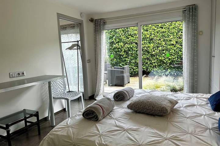 Gîte Écocoon - 4 personnes - 2 Sdb - Piscine intérieure chauffée in Arques, Région de Saint-Omer