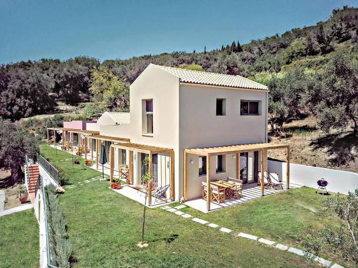 Cottage pour 4 personnes, avec jardin et terrasse ainsi que piscine et vue, animaux acceptés