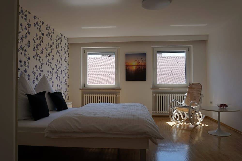 Ganze Wohnung, Gemütliche Ferienwohnung (85qm) mit Balkon für bis zu 4 Personen in Wiesenbronn, Fränkisches Weinland