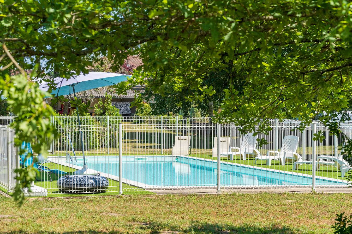"Lodge 3" with Shared Pool, Private Terrace and Shared Garden in Lesperon, Landes