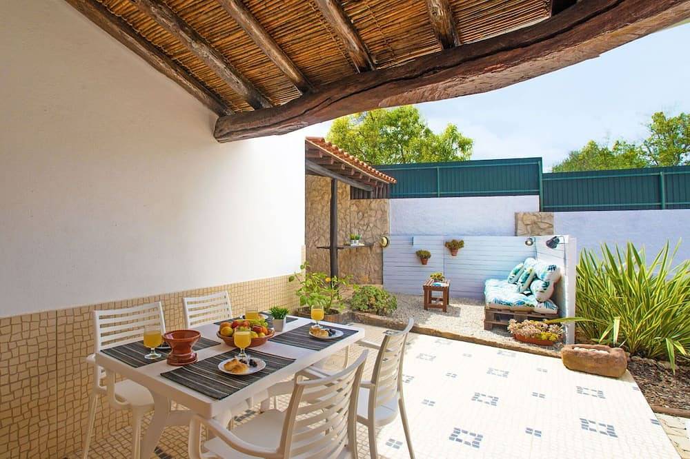 Gezellig appartement in vakantiehuis voor 4 personen met Wifi, airco, zwembad, Tv, patio en parking in Paderne, Faro District