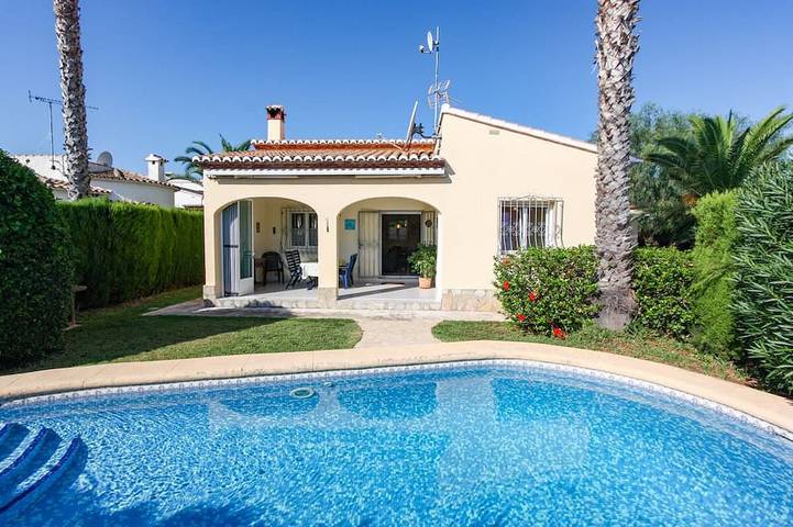 Villa für 4 Personen, mit Terrasse und Garten - 1