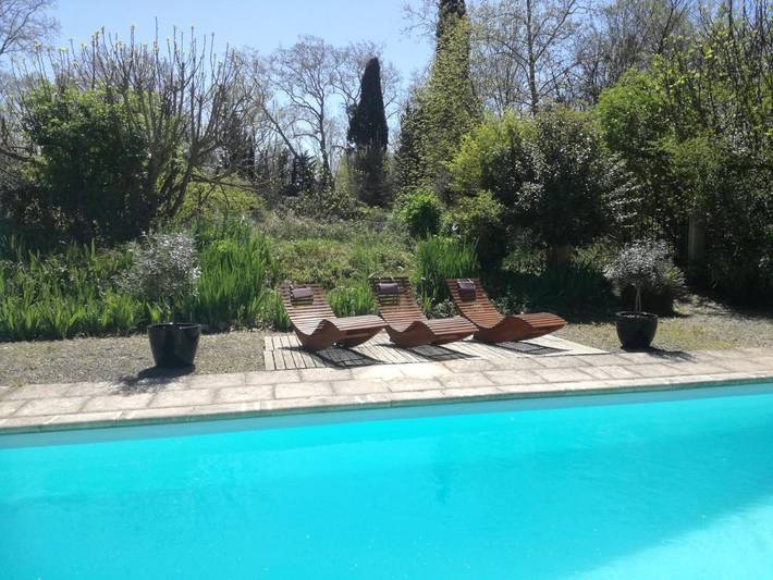 Location de vacances pour 4 personnes, avec piscine ainsi que jardin et vue dans Loupia - 2