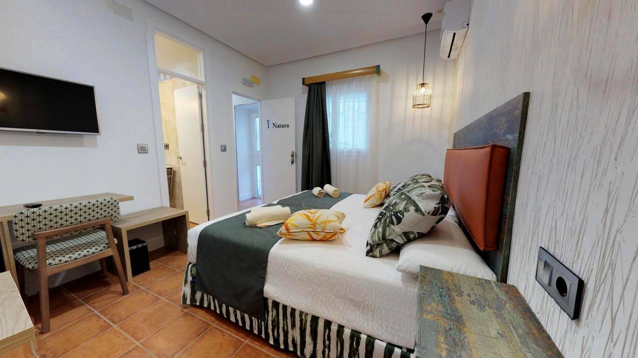 Hostal Boutique La Española in Playa de la Costilla (Rota), Rota