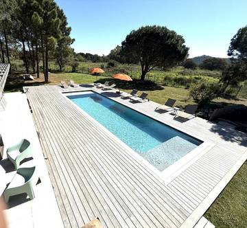 Villa pour 4 personnes, avec terrasse ainsi que jardin et piscine dans Cala Rossa