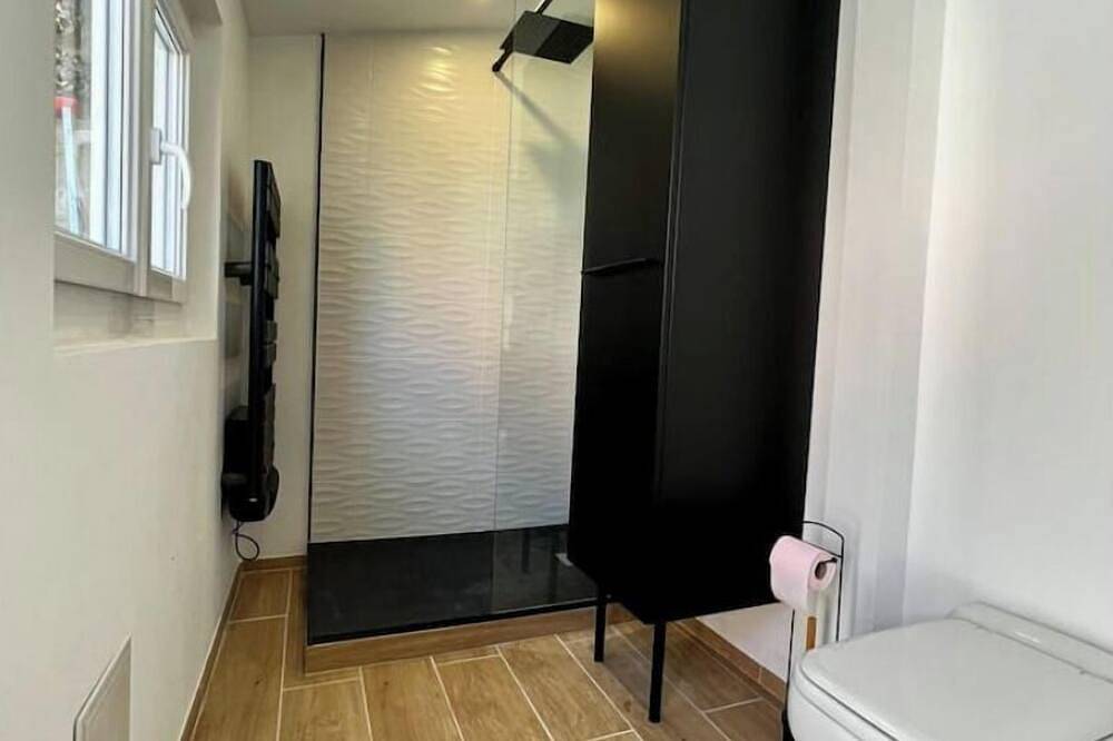 Entire apartment, Mourillon: T2 with garden, 400 m from the beach in Toulon, Toulon region