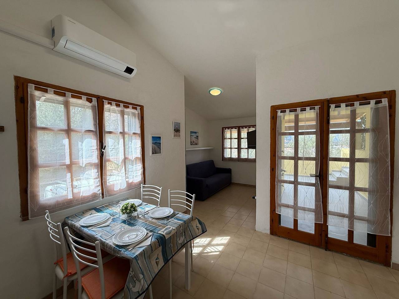 Appartamento intero, Appartamento 'Casa Bougainville Cala D'Ambra' con Vista Mare, Wi-Fi e Aria Condizionata in San Teodoro, Olbia-Tempio