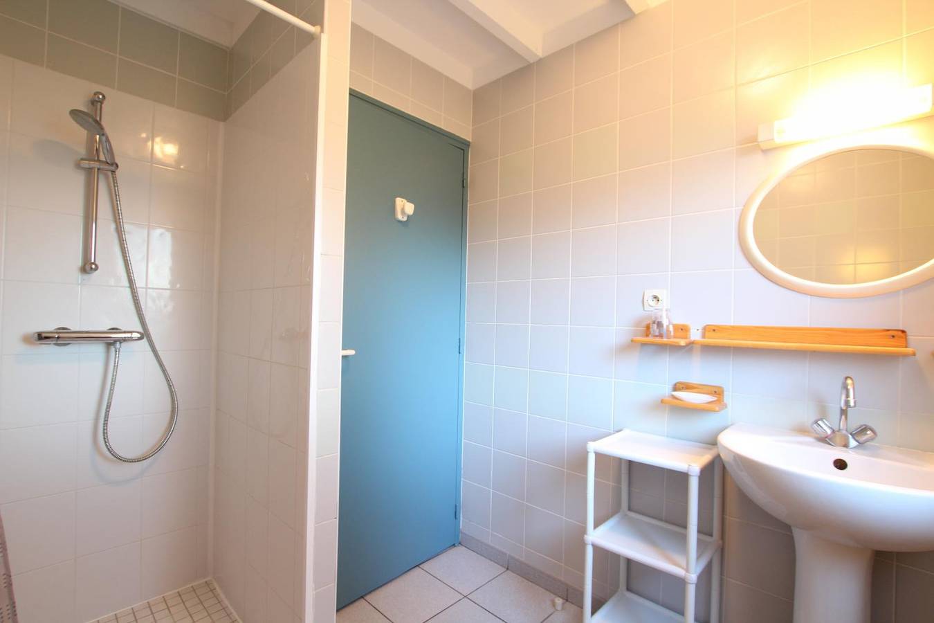 Charming Gite with Parking, Garden & TV - 1.5km to Plage du platé in Siouville-Hague, Côte de la Déroute