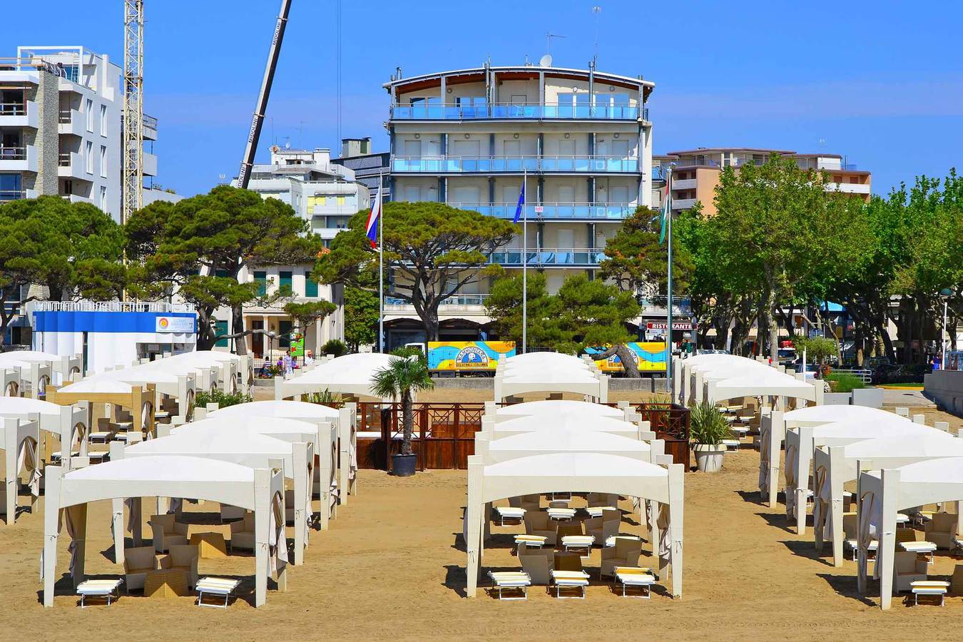 Entire holiday apartment, Holiday apartment on the promenade  in Lignano Sabbiadoro, Udine Province