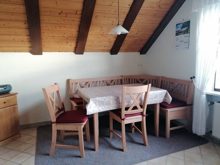 Ganze Wohnung, Ferienhaus Herzog - Das Ferienhaus Herzog in Eichenberg. Freuen Sie sich auf eine geräumige Wohnung mit Balkon in Haundorf, Fränkisches Seenland