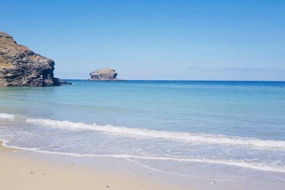 Cornish cottage 100m to the beach. (Portreath north coast near st ives) in Portreath, Cornwall