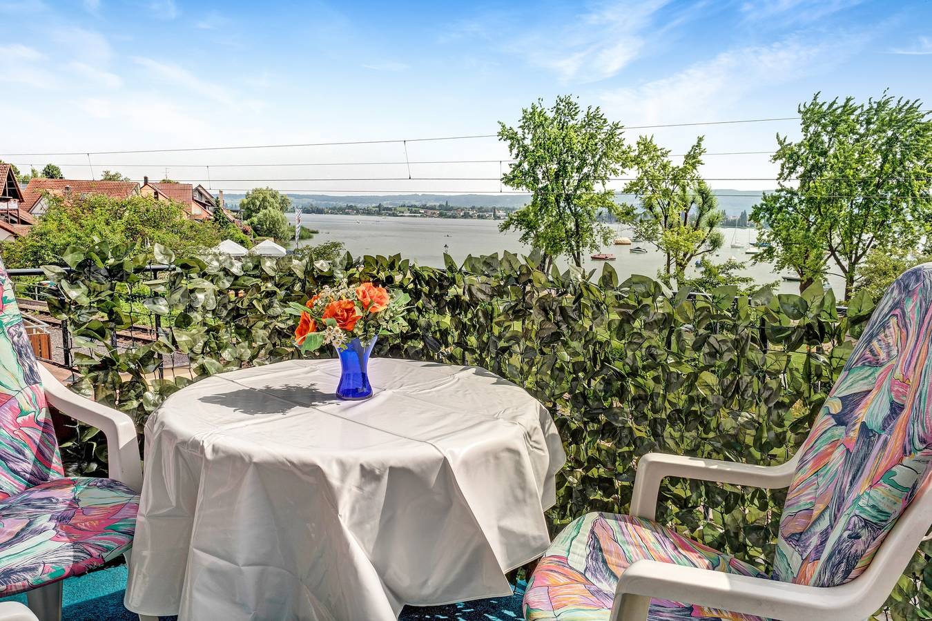 Ganze Wohnung, Zentrale Ferienwohnung "Reichenaublick" am Bodensee mit Blick auf den See und die Berge in Allensbach, Untersee
