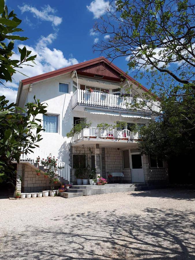 BnB für 8 Personen, mit Garten und Ausblick in Zadar