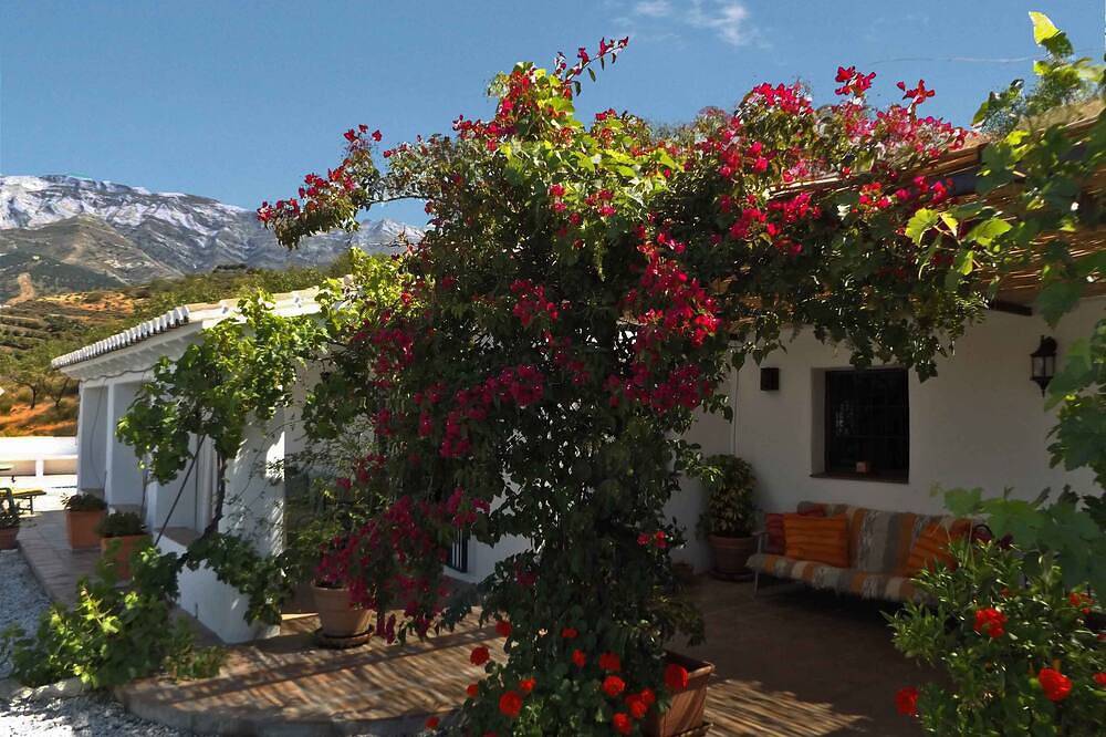 Casa Almendros, Landhaus im traditionellen andalusischen Stil mit privatem Pool in Sedella, Málaga Provinz