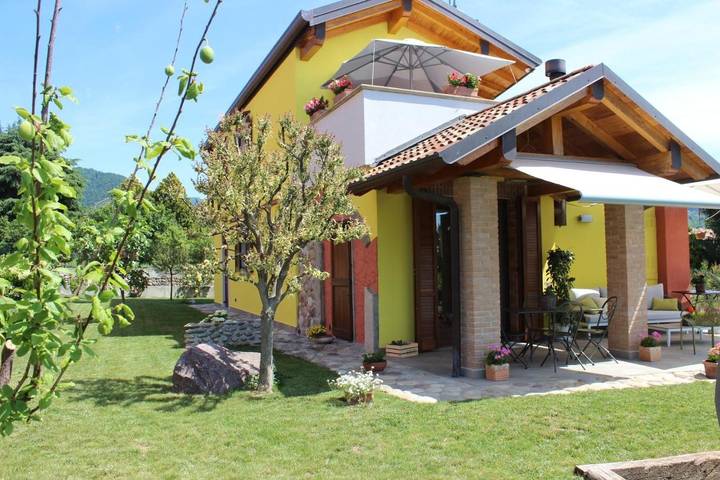 Chambre d’hôte pour 3 personnes, avec Terrasse et Jardin ainsi que Piscine et Sauna