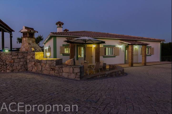 Villa 'Peacehaven' avec vue sur les montagnes, Wi-Fi et climatisation in Loulé (São Sebastião), District de Faro