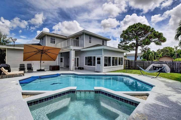 Casa de vacaciones para 15 personas, con jardín además de jacuzzi y piscina - 1