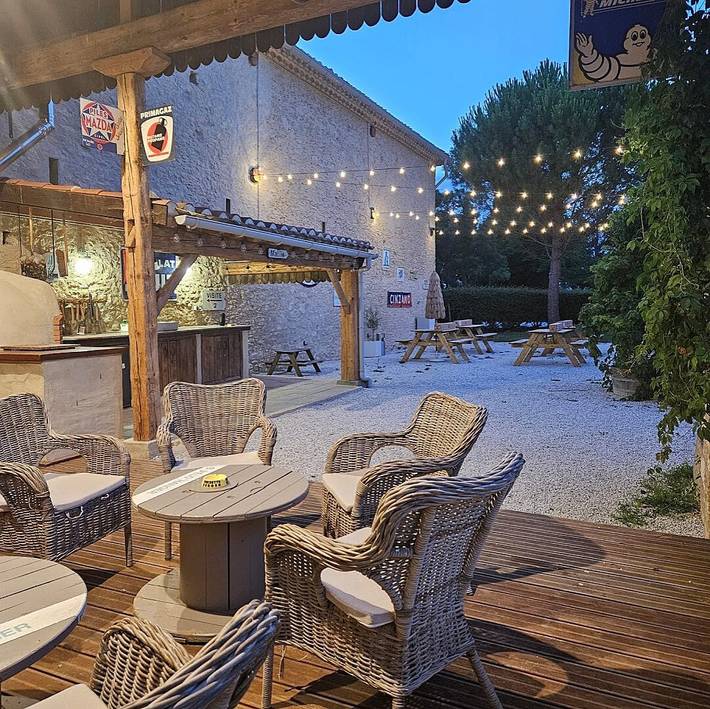 Gîte pour 30 personnes, avec terrasse ainsi que piscine et jardin dans Lauragais - 2