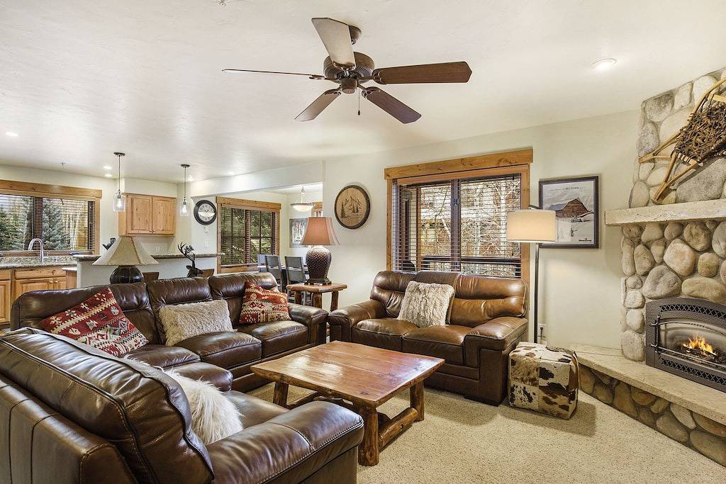 Ganze Wohnung, Quiet - Spacious- On Ski Bus Line - Community Hot Tubs - Wd in Steamboat Springs, Medicine Bow-Routt Nationalwald