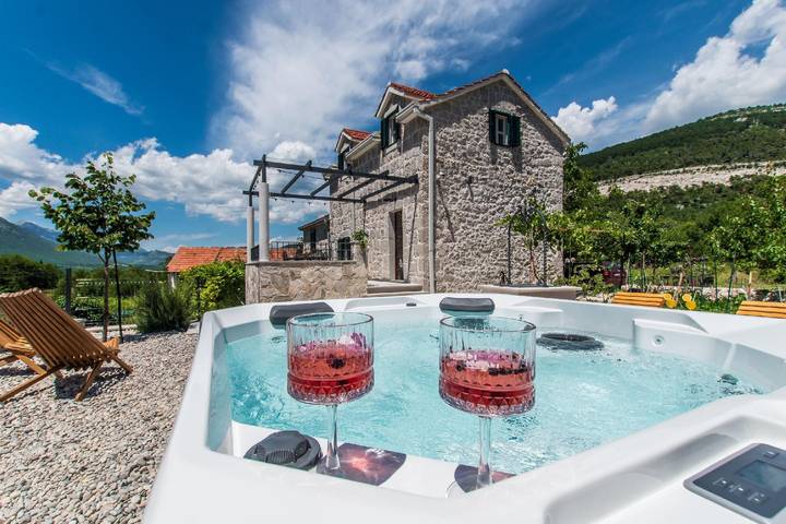 Ferienhaus für 4 Personen, mit Terrasse und Whirlpool an der Makarska Riviera - 2