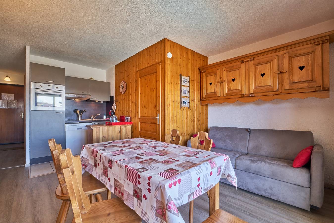 Studio entier, Studio 'Alpe D'huez' avec vue montagne, piscine partagée et balcon in Huez, Parc national des Écrins