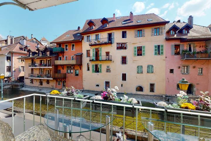 Vakantieappartement voor 8 personen, with balkon and sauna as well as whirlpool in Annecy