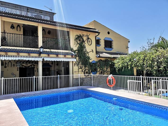 Casa rural para 18 personas, con terraza y piscina en Palenciana