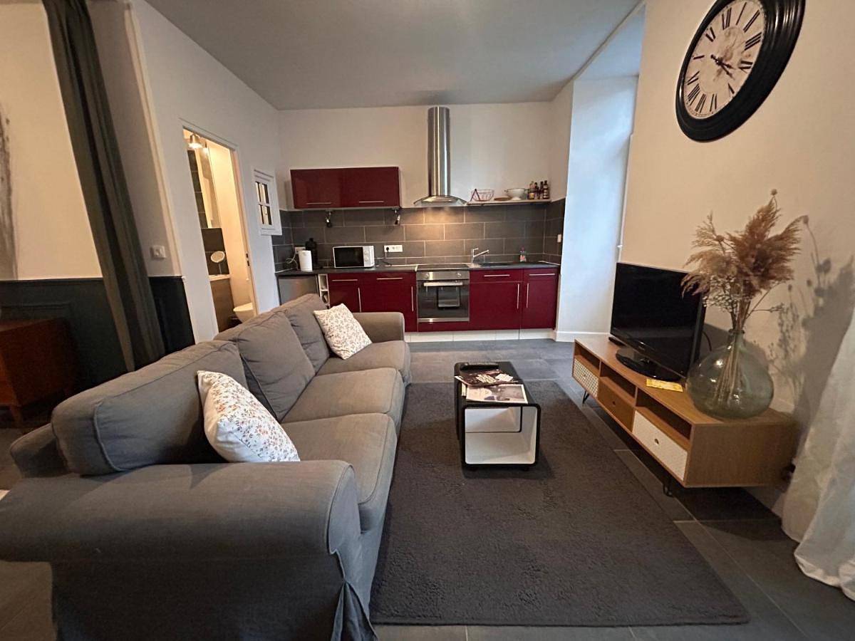 Appartement entier, Apartment - Ground Floor in Aubusson, Région d'Aubussargues