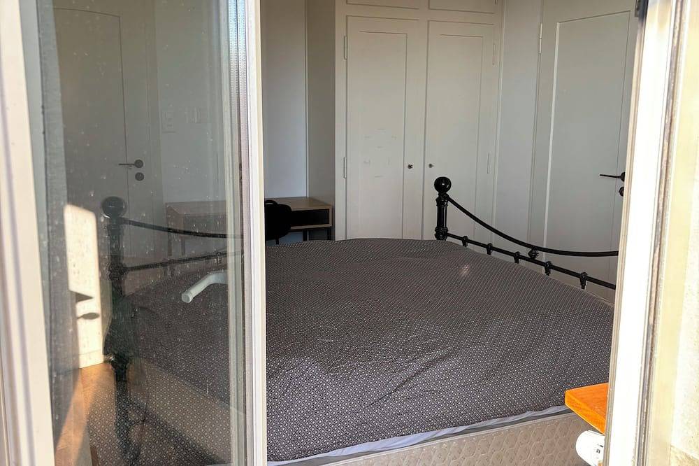 Entire apartment, Apartment Lali Peseux/Neuchatel - 1 Br lake and Alps View with Balcony in Peseux, Three-Lakes