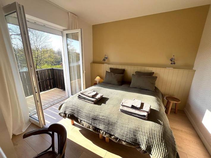 Location de vacances pour 10 personnes, avec Balcon et Terrasse ainsi que Jardin et Piscine à Charnoz-sur-Ain - 2