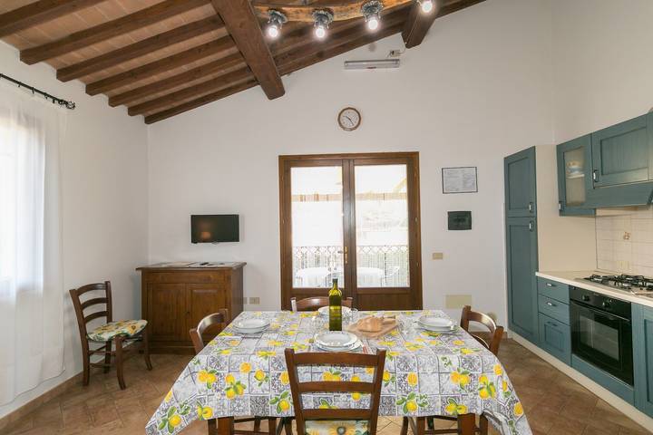 Bauernhof "Il Pino - Mandorlo" mit Gemeinschaftspool, privater Terrasse und Wlan in Cecina, Etruskische Küste