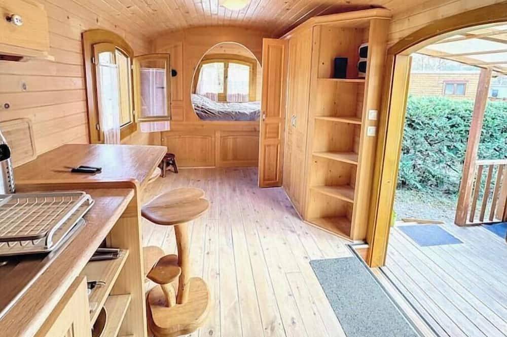 La Roulotte Blue: Charm and nature in the heart of the Médoc, close to the ocean! in Naujac-sur-Mer, Lesparre-Médoc und Umgebung