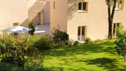 Cottage pour 2 personnes, avec vue et piscine ainsi que terrasse et jardin à Valle-di-Mezzana