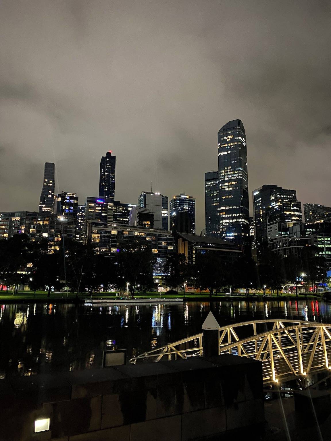 Ganze Wohnung, Luxuriöses Apartment mit Blick auf die Stadt und den Yarra River in Docklands, Melbourne