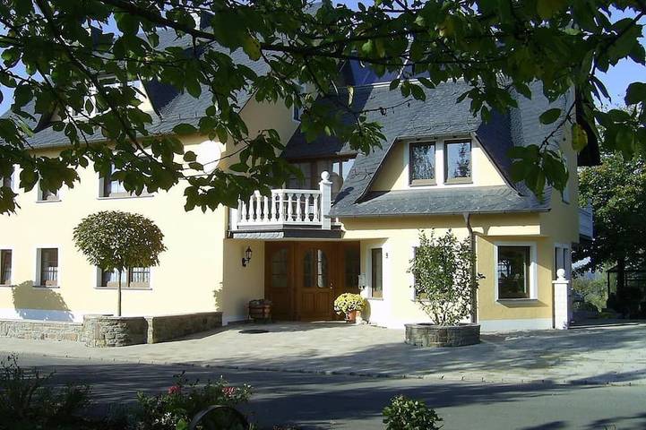 Ferienwohnung für 5 Personen, mit Sauna und Balkon sowie Garten