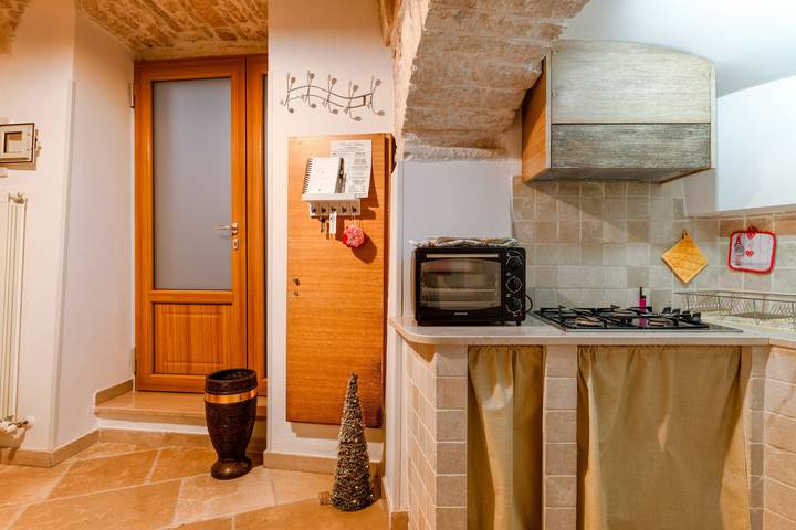 Entire holiday apartment, Tiny Home 'Piccola Pietra' with Wi-Fi in Martina Franca, Taranto Province