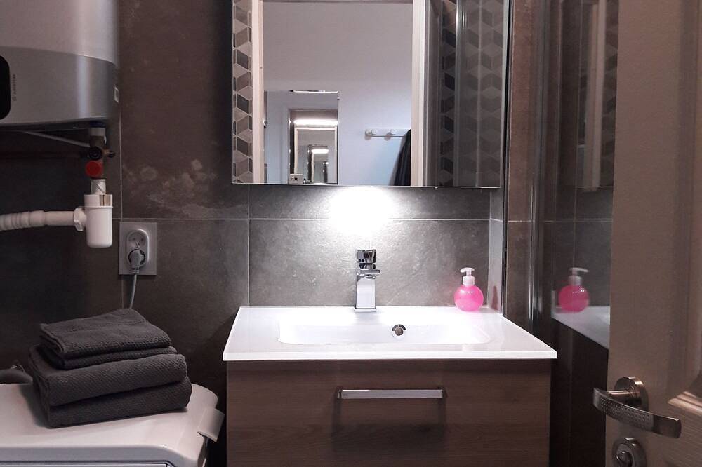 Appartement entier, Studio en hyper centre-ville Rue Auguste Mounié in Antony, Hauts-de-Seine