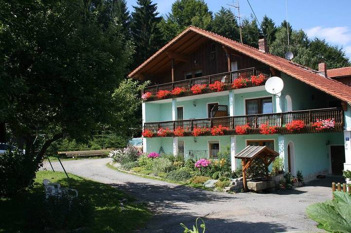 Ferienwohnung für 5 Personen, mit Balkon und Garten in Sankt Oswald-Riedlhütte