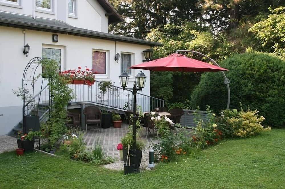 Ganze Wohnung, Apartment-Standard-Eigenes Badezimmer-Gartenblick-Maisonette in Bad Nenndorf, Landkreis Schaumburg