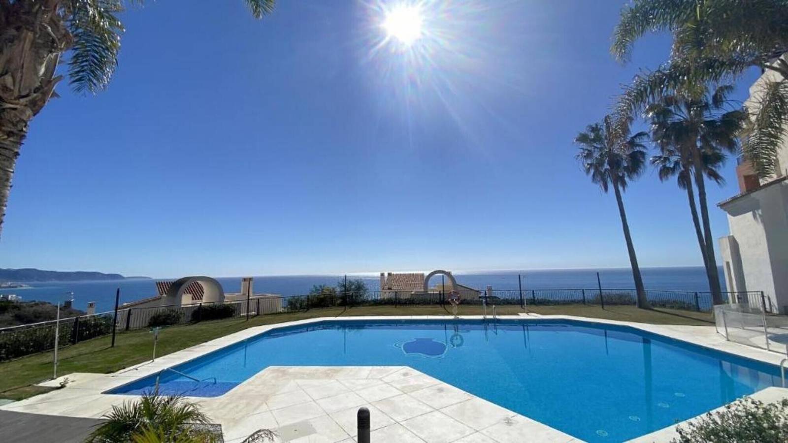 Appartement entier, " Appartement Avec Vue sur Mer Calaceite " avec piscines partagées, terrasse privée Wi-Fi. in Torrox Costa, Torrox