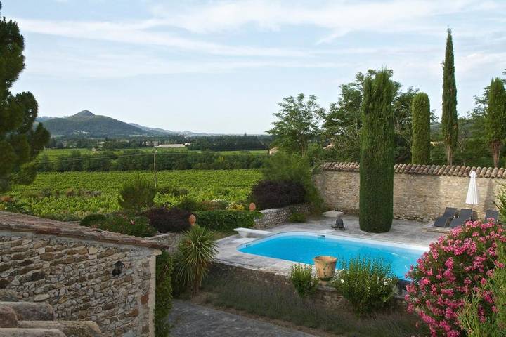 Gîte pour 2 personnes, avec piscine ainsi que vue et jardin à Roaix - 4