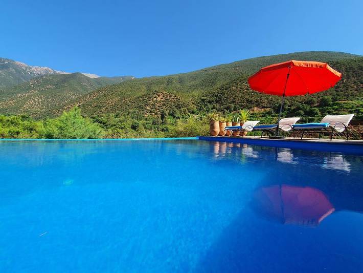 Chambre d’hôte pour 2 personnes, avec piscine ainsi que jardin et vue